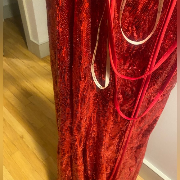 Beautiful Valentines Day Gown! Faviana Glamour Gown New w/ Tags. Size 8. Elegant - Picture 4 of 6